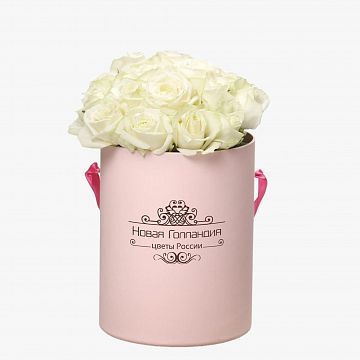 15 белых роз в маленькой розовой шляпной коробке №196