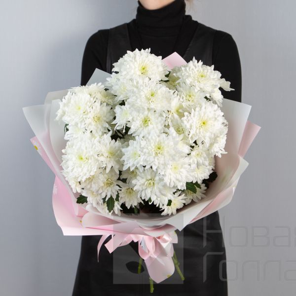 Букет из 7 белых кустовых хризантем