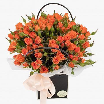 15 оранжевых кустовых роз в сумочке 15 оранжевых кустовых роз в сумочке