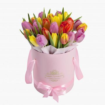 35 тюльпанов микс в розовой шляпной коробке №535 35 тюльпанов микс в розовой шляпной коробке №535