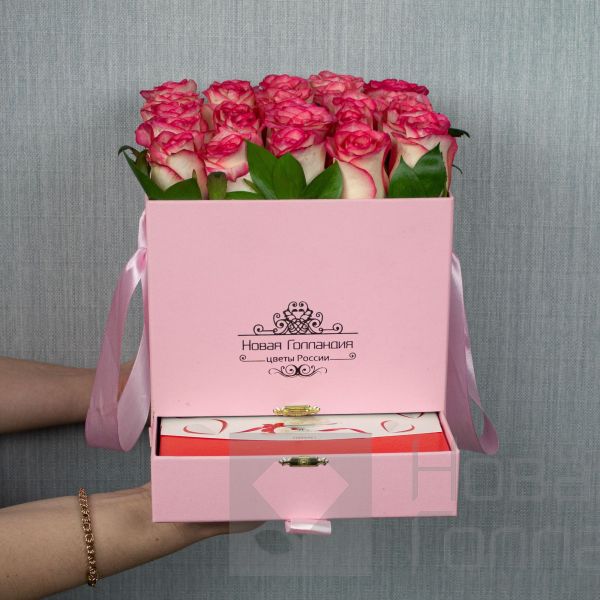Розовая коробка шкатулка 25 розовых роз Raffaello в подарок LUX