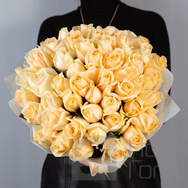 Букет 51 кремовая роз Кения 40 см в упаковке