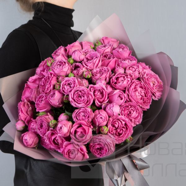Букет из 17 розовых кустовых пионовидных роз 40 см