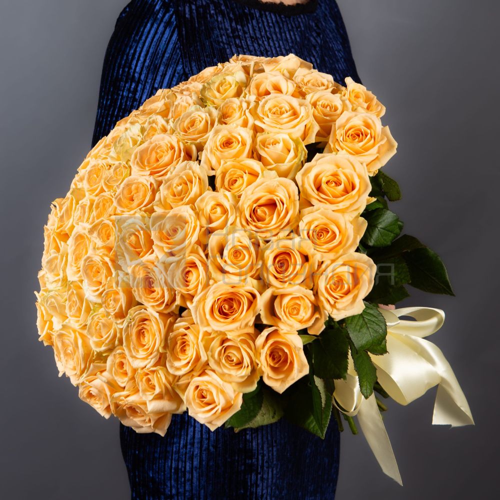 Букет 75 кремовых роз 40 см