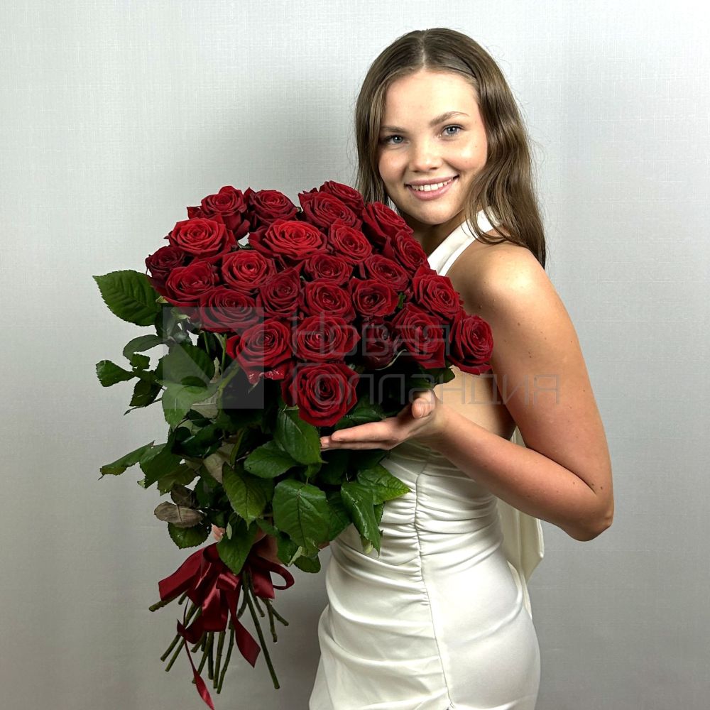Букет 25 красных роз 70 см