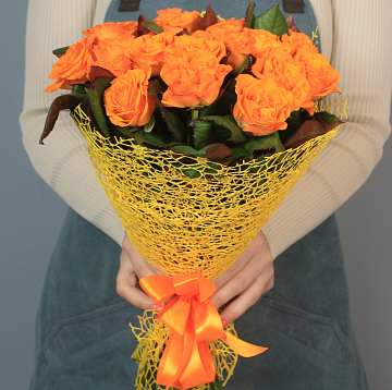 Букет 21 оранжевая роза 50см
