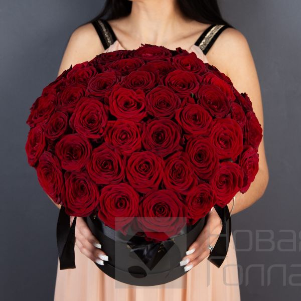 51 Красная роза в большой розовой шляпной коробке №308