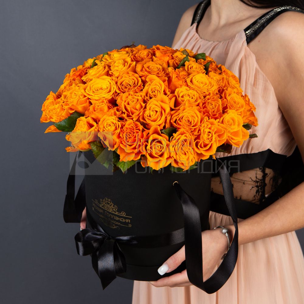51 Оранжевая роза в большой черной шляпной коробке №335