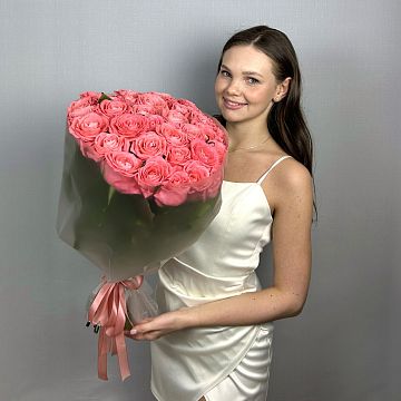 Букет 33 коралловой розы 50 см Букет 33 коралловой розы 50 см