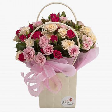 15 кустовых роз микс в сумочке " Я Тебя Люблю"