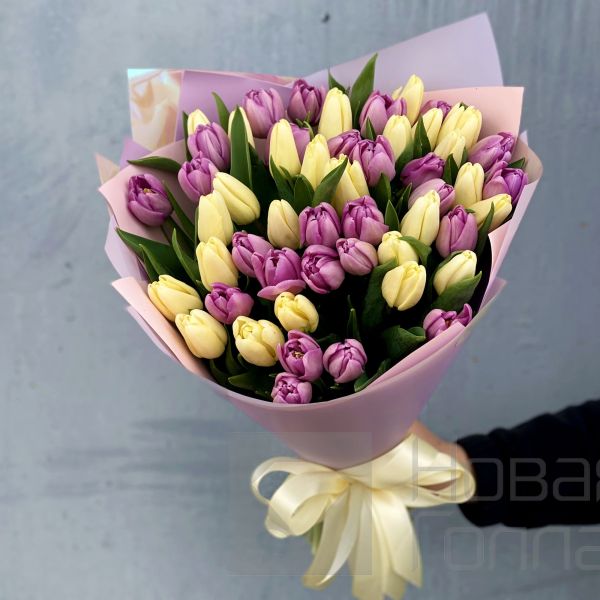 Букет 51 сиренево-кремовый тюльпан