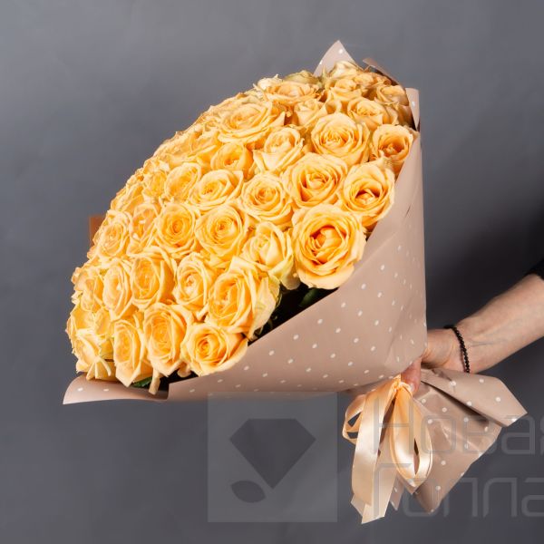 Букет 55 кремовых роз 40 см