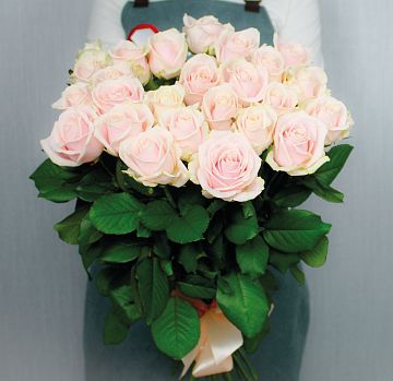 Букет 25 нюдовых роз 60 см Букет 25 нюдовых роз 60 см