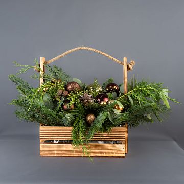 Композиция в деревянном ящике "Зимний шоколад"