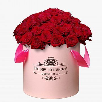 51 Красная роза в большой розовой шляпной коробке №308