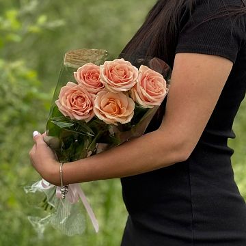 Букет из 5 нюдовых роз Букет из 5 нюдовых роз