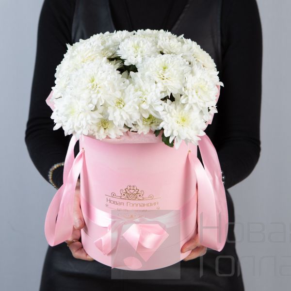 7 Белых хризантем в розовой шляпной коробке №78
