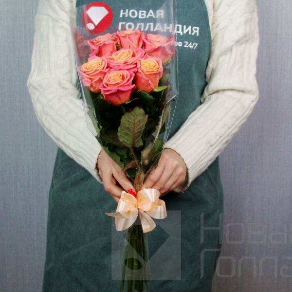 Букет из 7 персиково-розовых роз