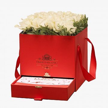 Красная коробка шкатулка 25 белых роз Raffaello в подарок №396 Красная коробка шкатулка 25 белых роз Raffaello в подарок №396