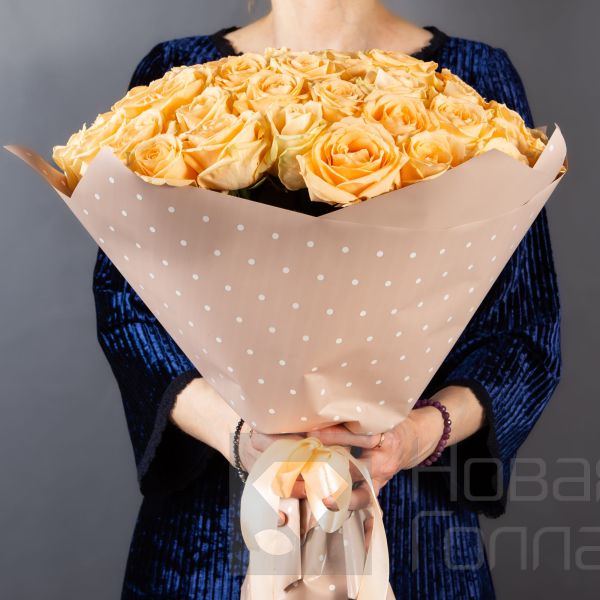 Букет 55 кремовых роз 40 см