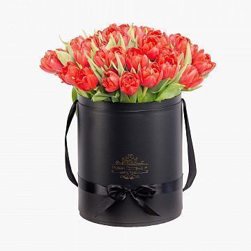 59 красных тюльпанов в большой черной шляпной коробке №511 59 красных тюльпанов в большой черной шляпной коробке №511