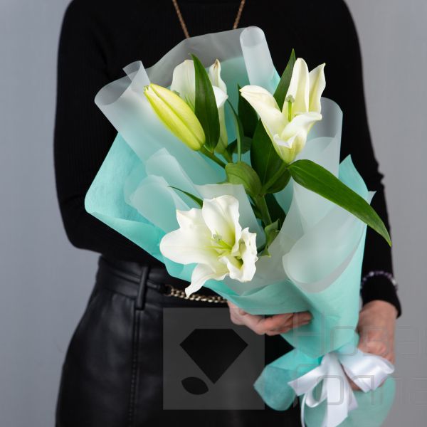 Букет с лилией