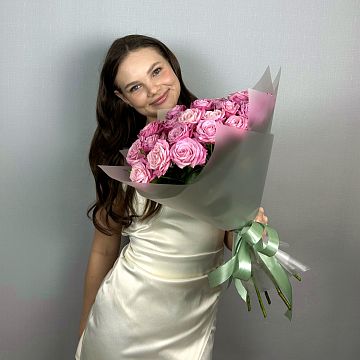 Букет 9 малиновых кустовых пионовидных роз 40 см