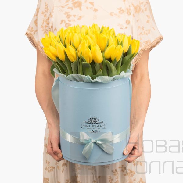 59 желтых тюльпанов в большой голубой шляпной коробке №529